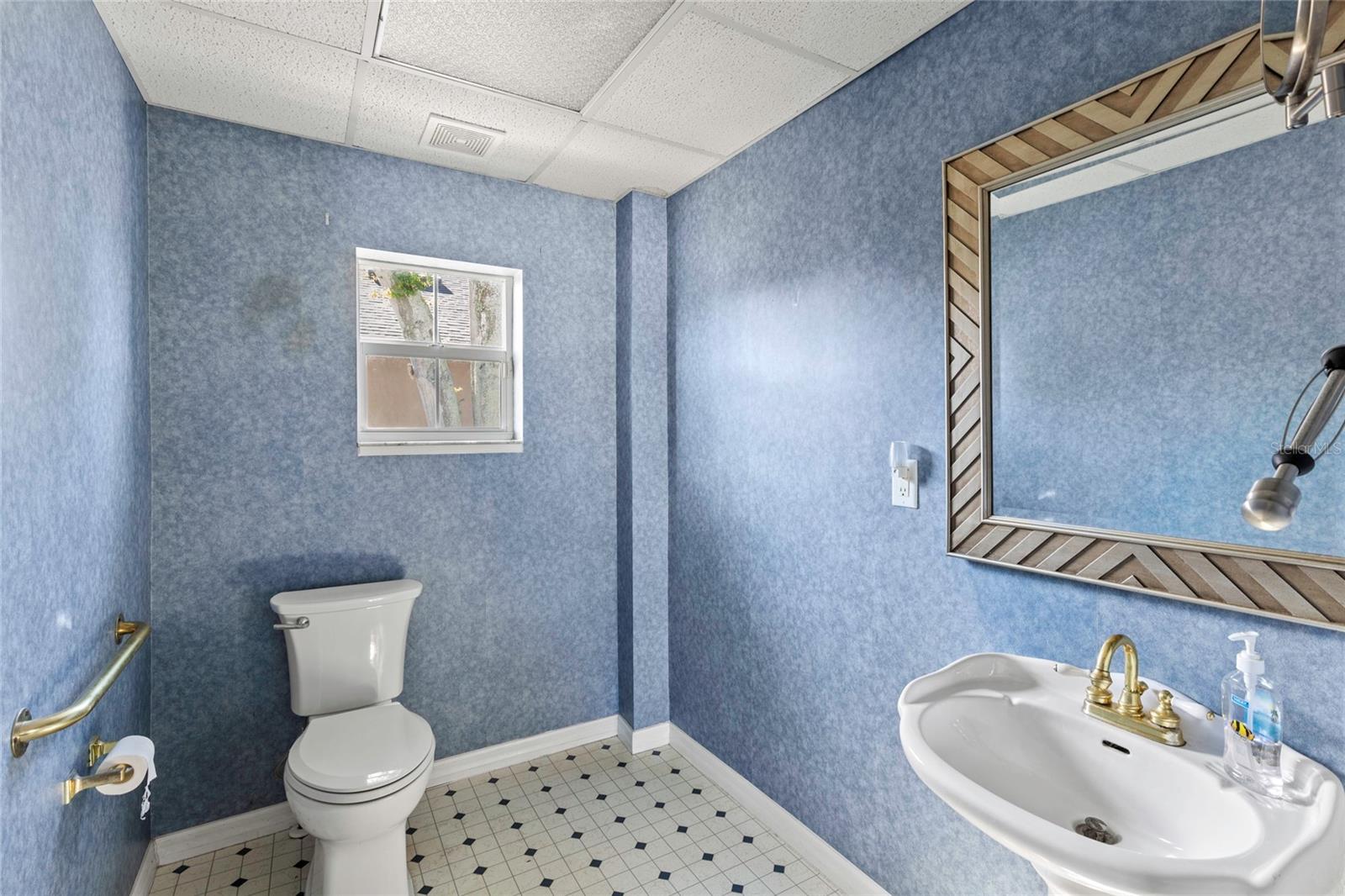 BISHOPS - Commercial Sale