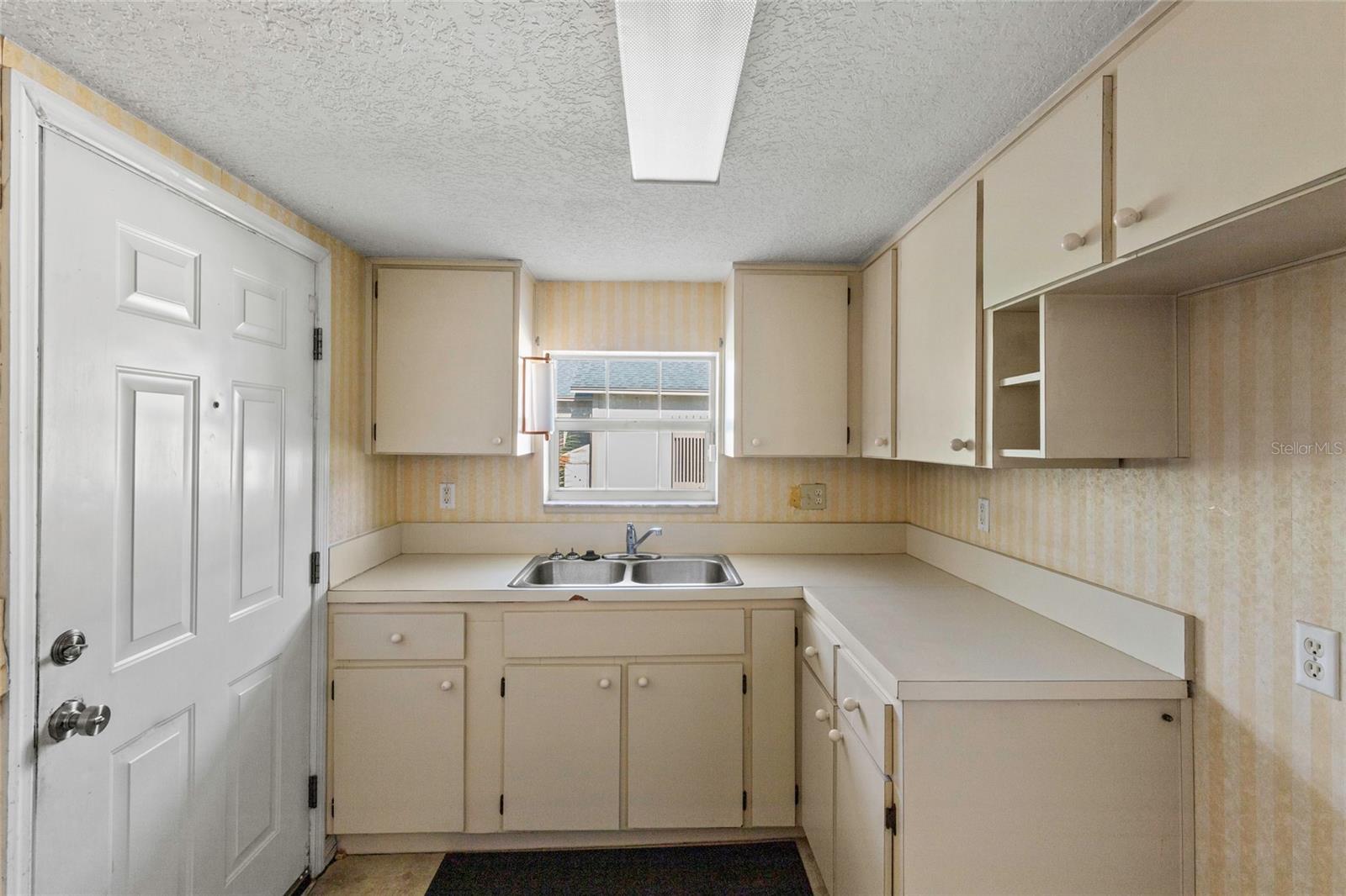 BISHOPS - Commercial Sale