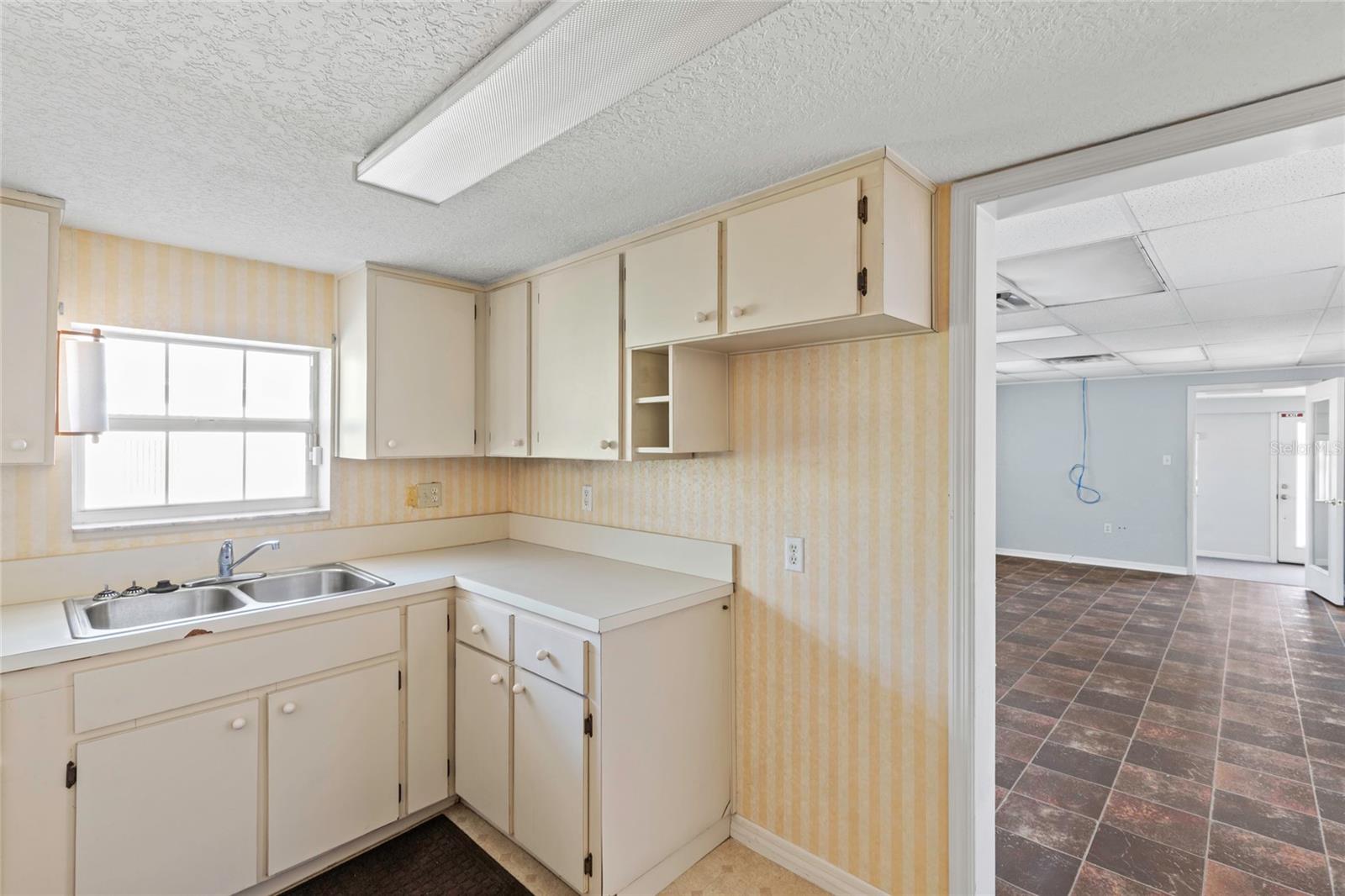 BISHOPS - Commercial Sale