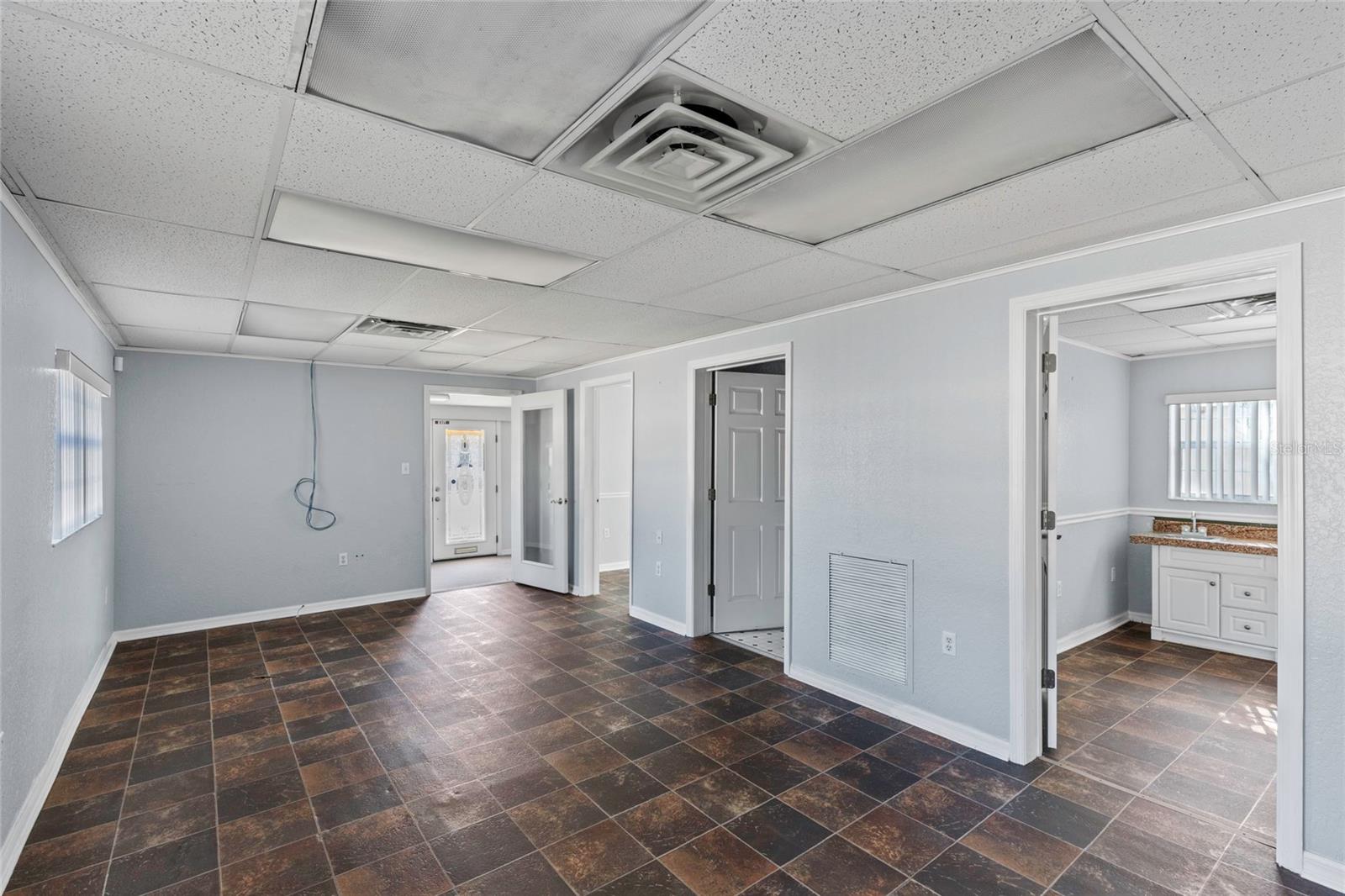 BISHOPS - Commercial Sale