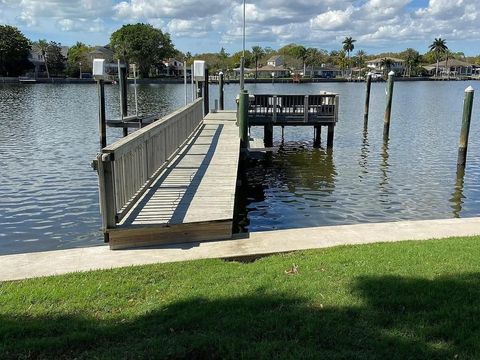 Photo of 1118 Monterey Boulevard NE, St Petersburg, FL 33704 (MLS # J994478)