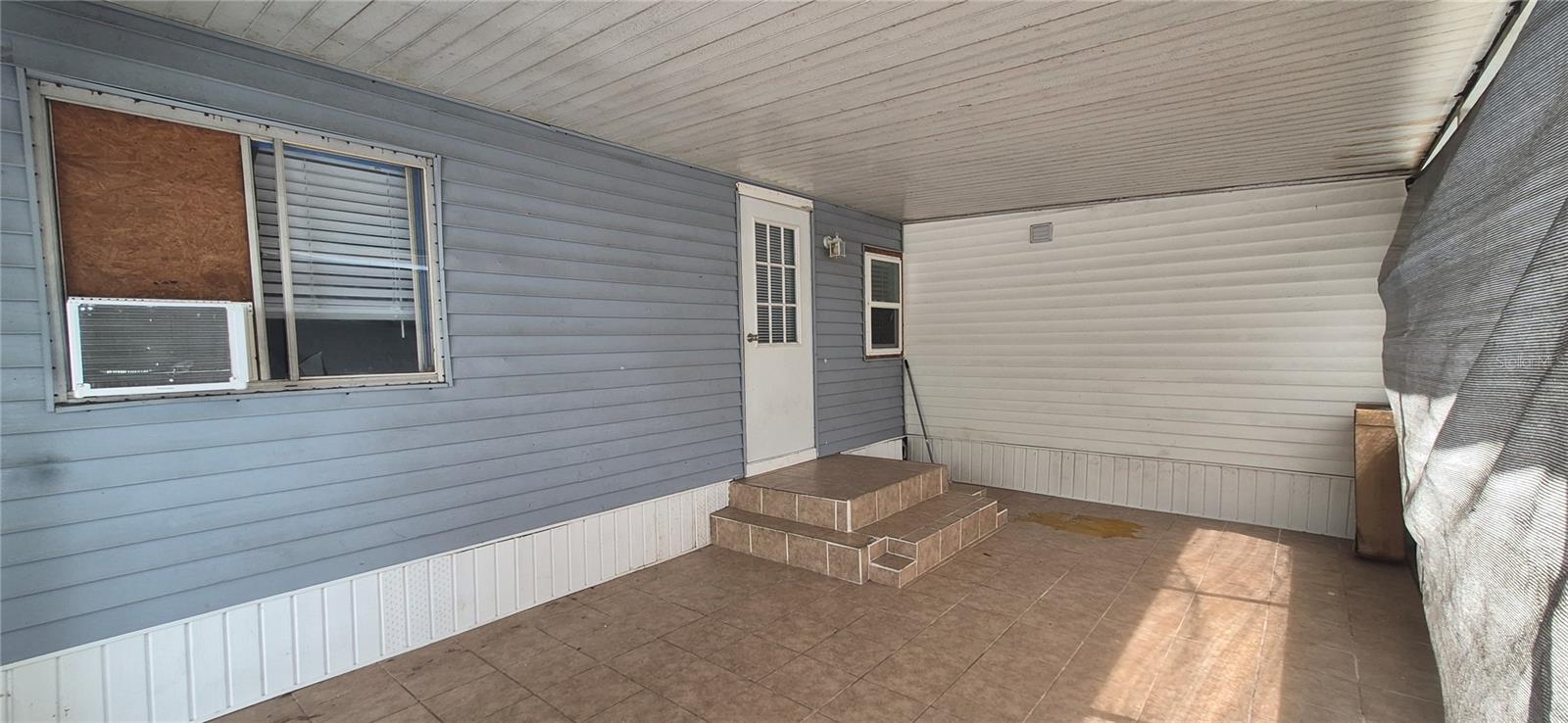 1150 COUNTRY CLUB LANE