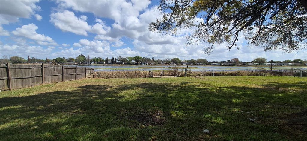 Photo of 1150 Country Club Lane, Lakeland, FL 33801 (MLS # S5145810)