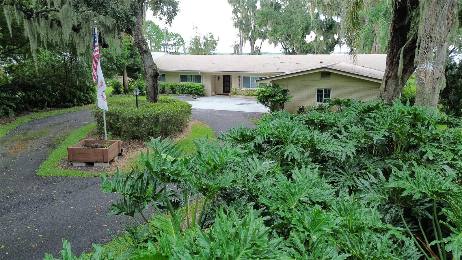 1020 W LAKE HAMILTON DRIVE