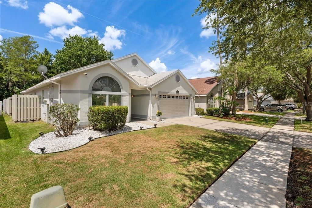 Photo of 13326 Heron Cove Drive, Orlando, FL 32837 (MLS # O6410996)