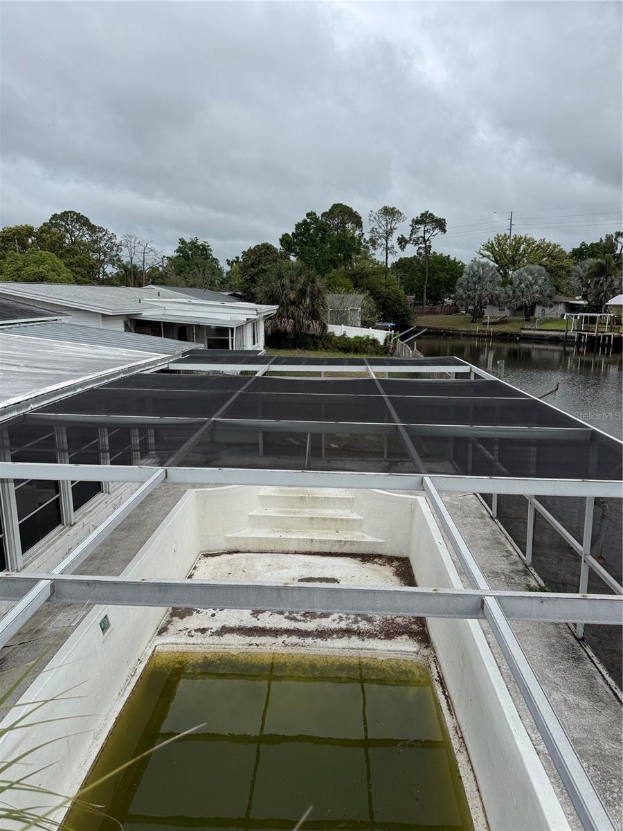 LAKE CREST MANOR - Residential