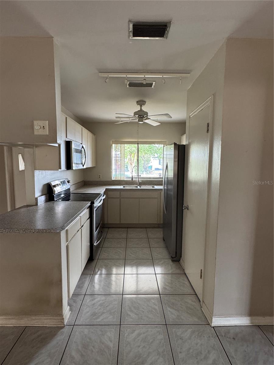 LAKE CREST MANOR - Residential