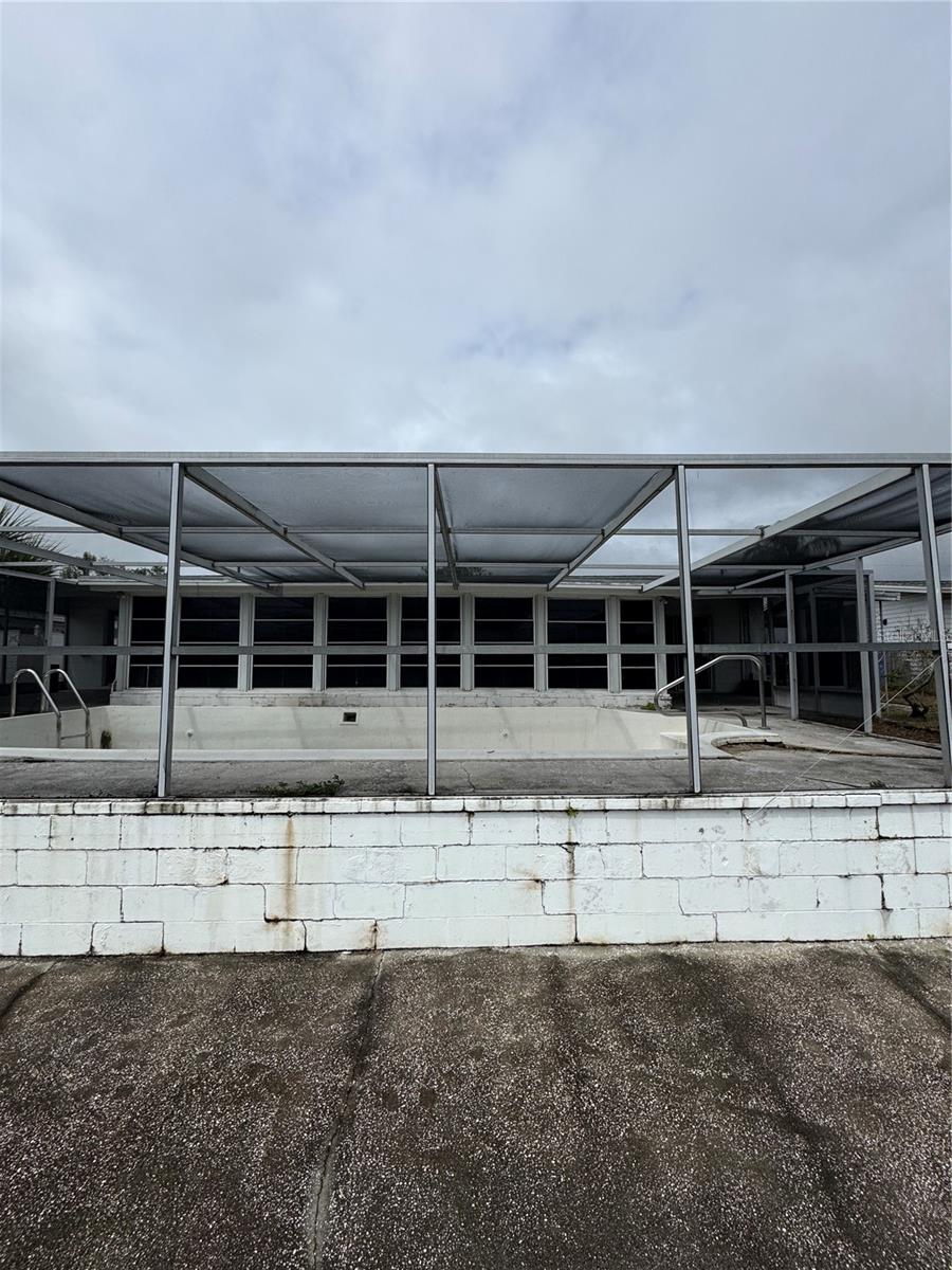 LAKE CREST MANOR - Residential