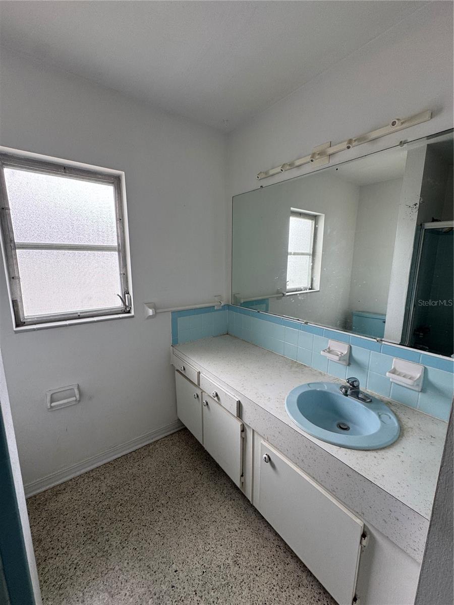 LAKE CREST MANOR - Residential