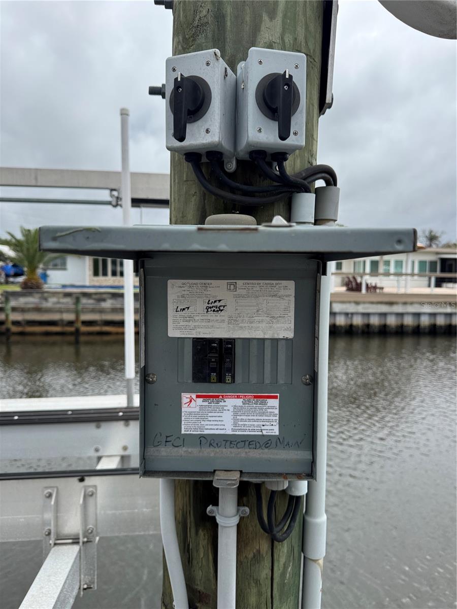 LAKE CREST MANOR - Residential