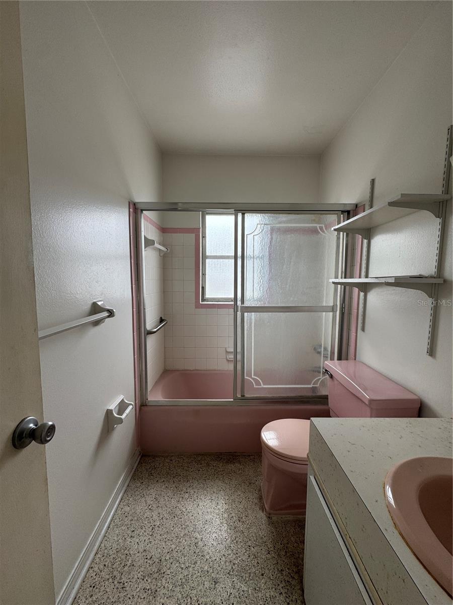 LAKE CREST MANOR - Residential