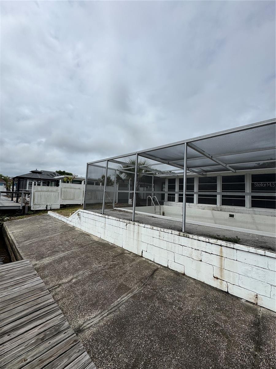 LAKE CREST MANOR - Residential