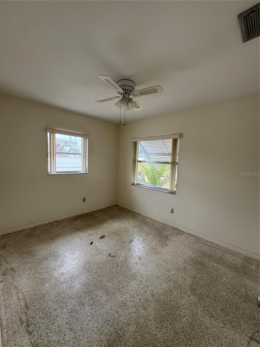 LAKE CREST MANOR - Residential