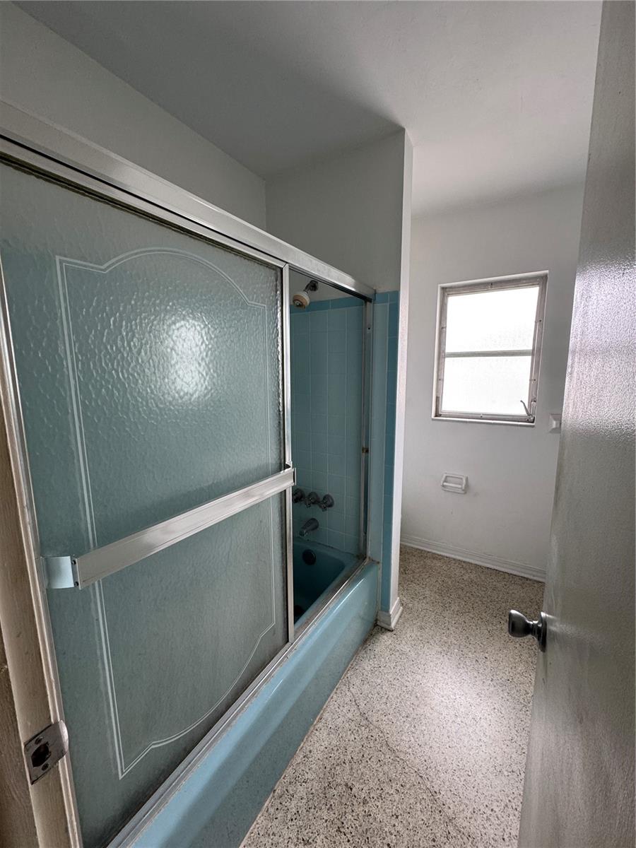 LAKE CREST MANOR - Residential