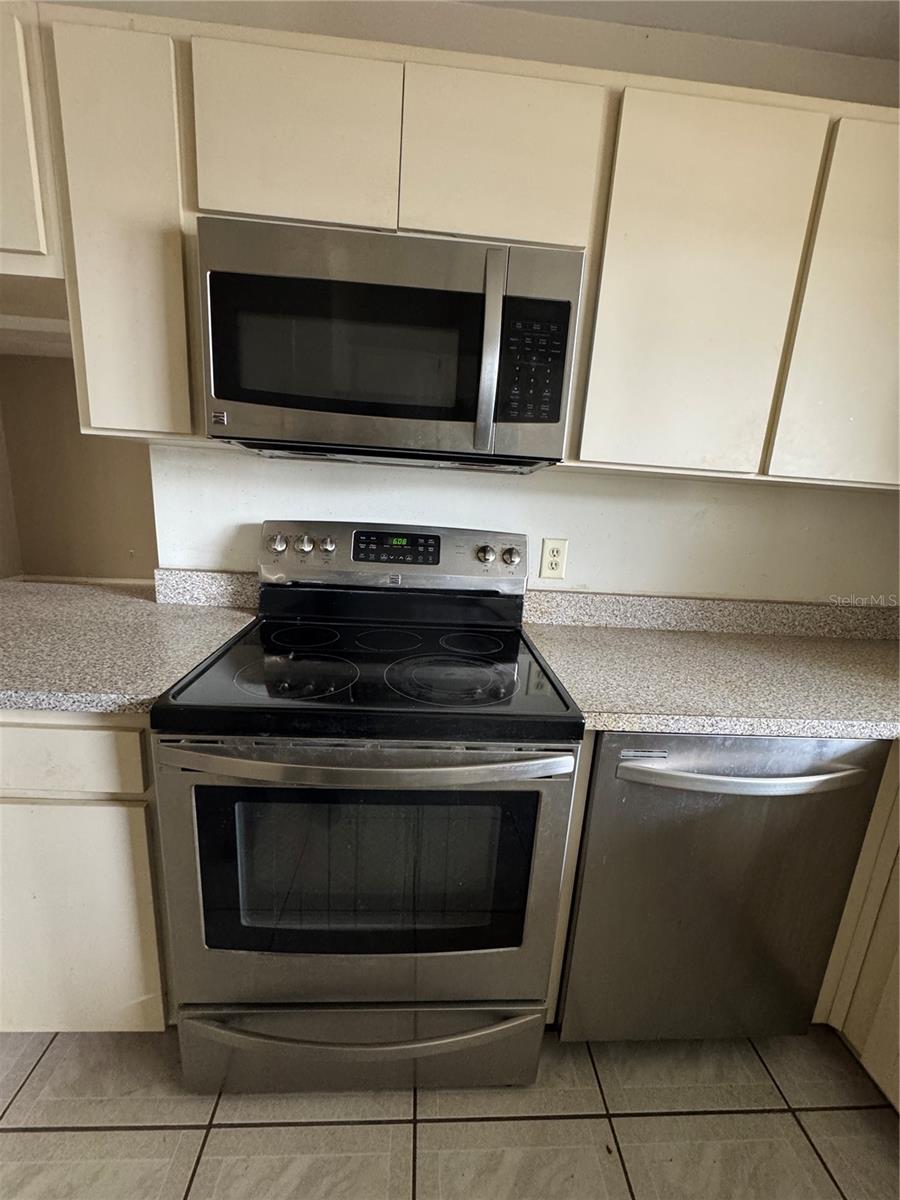 LAKE CREST MANOR - Residential