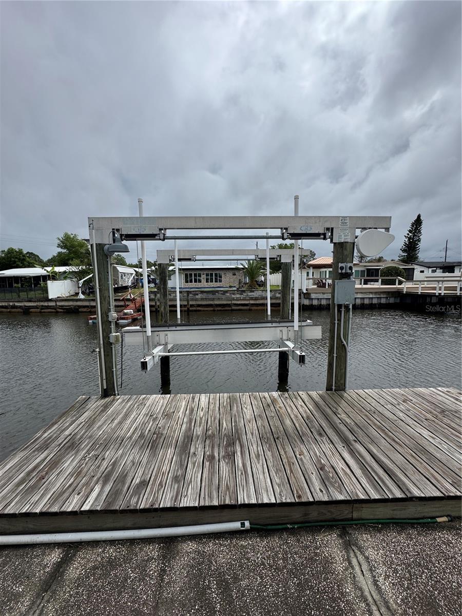 LAKE CREST MANOR - Residential