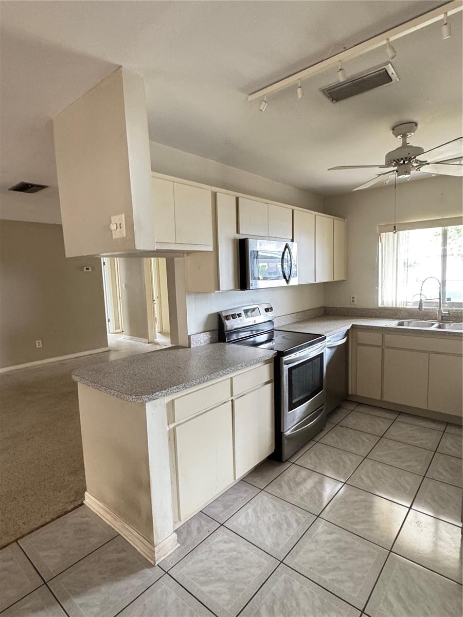 LAKE CREST MANOR - Residential