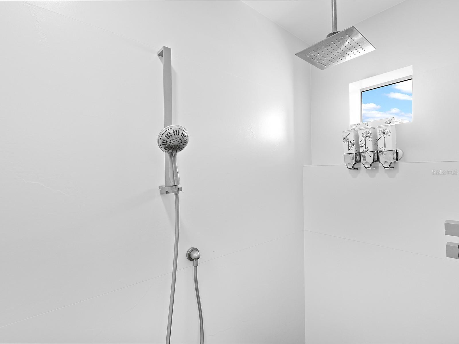 SANDERLING CLUB - Residential