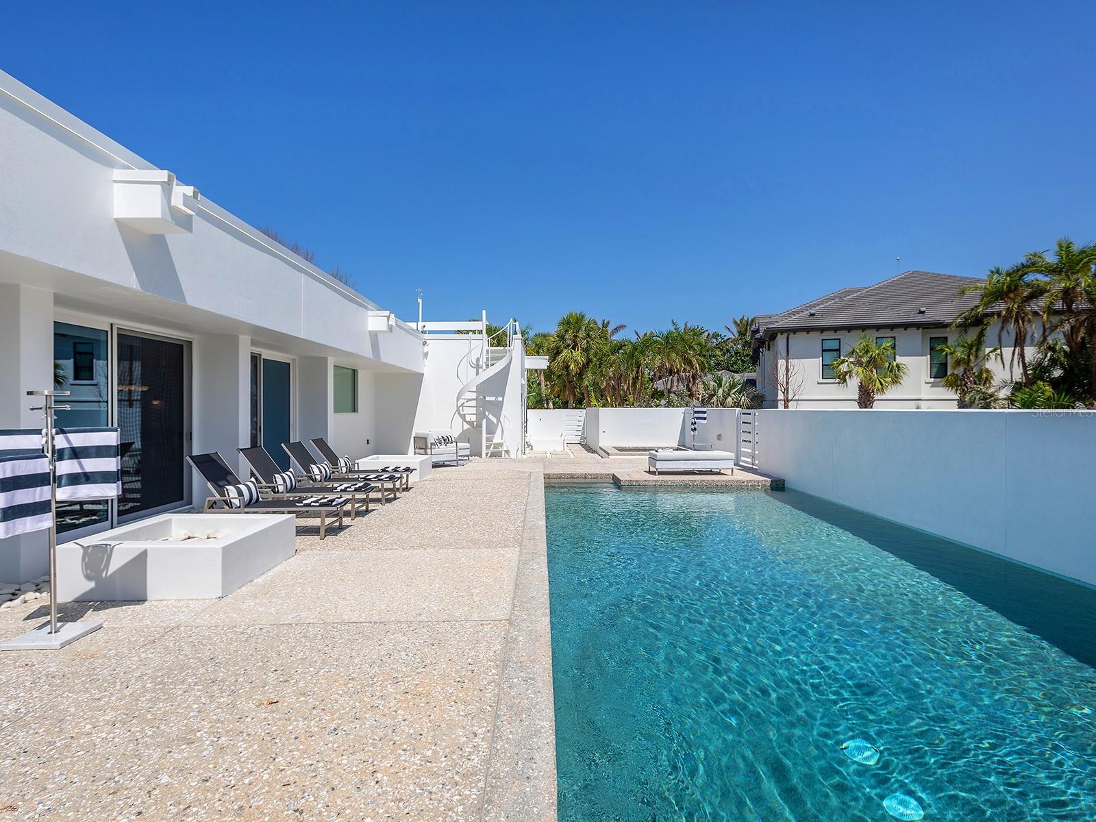 SANDERLING CLUB - Residential