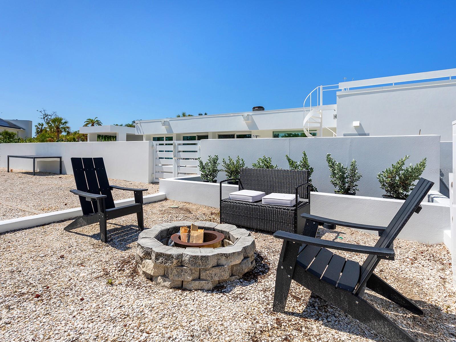 SANDERLING CLUB - Residential