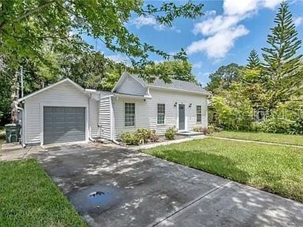 Photo of 828 Magnolia Avenue, Daytona Beach, FL 32114 (MLS # O6357845)