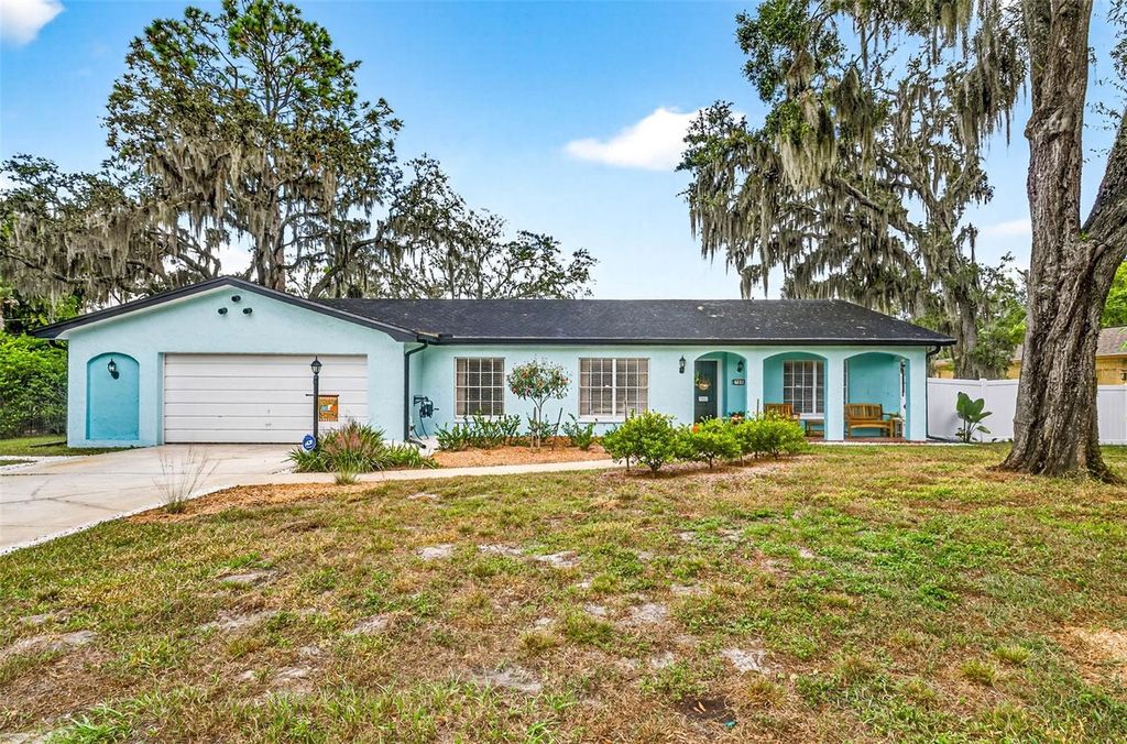 Photo of 723 Grand Circle, Temple Terrace, FL 33617 (MLS # TB8427946)