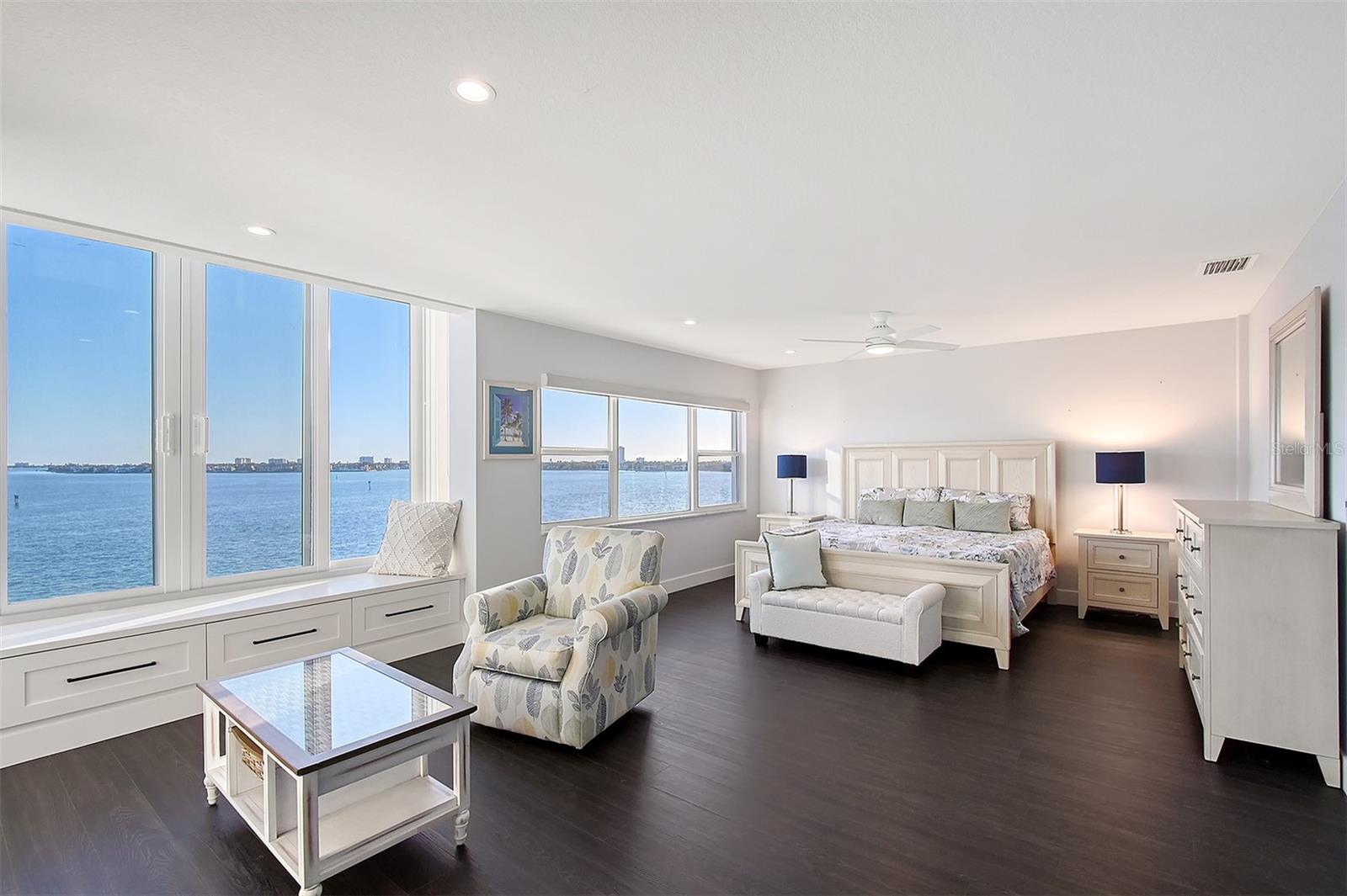 HARBOR HOUSE SOUTH - Residential