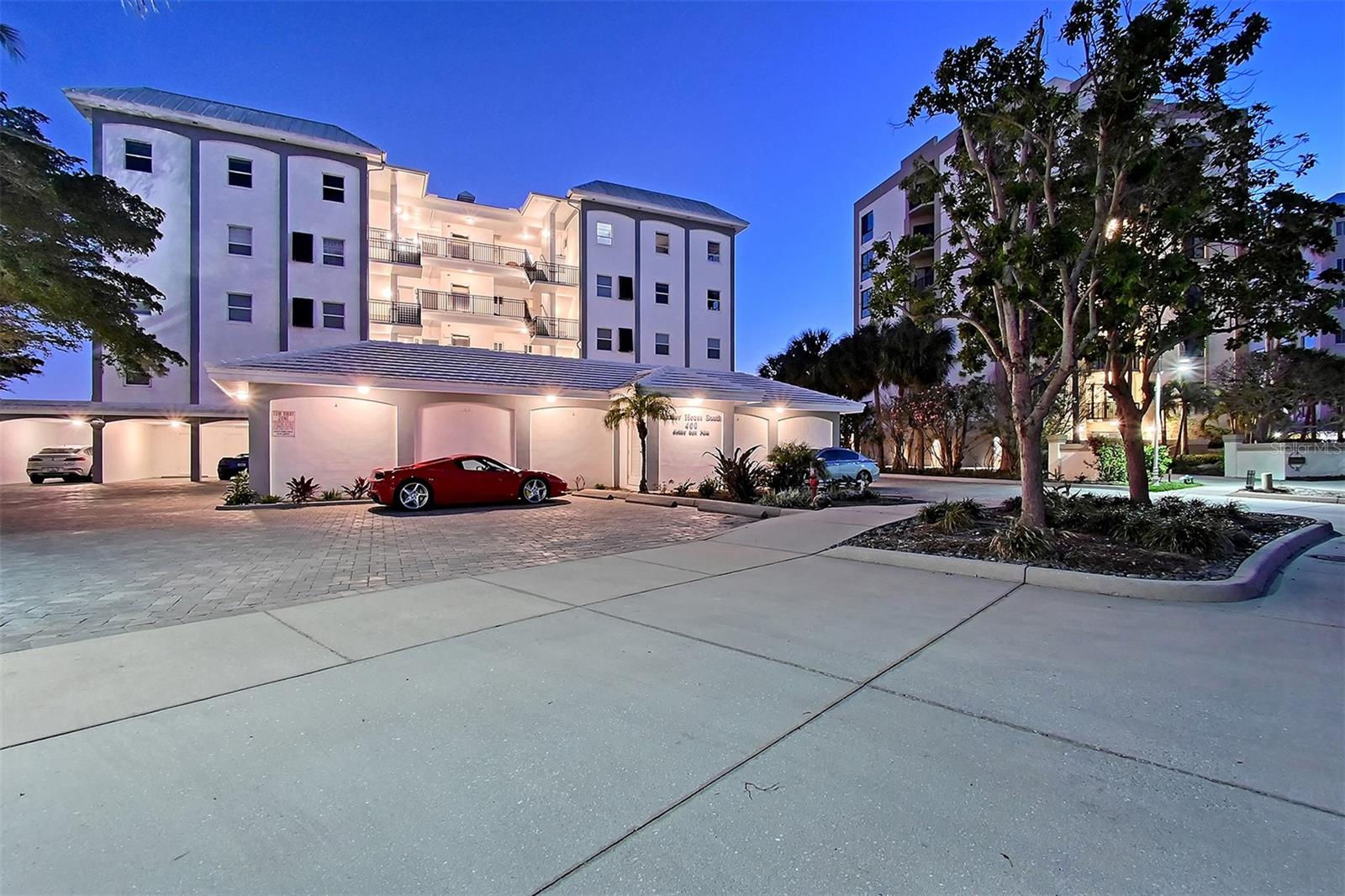 HARBOR HOUSE SOUTH - Residential