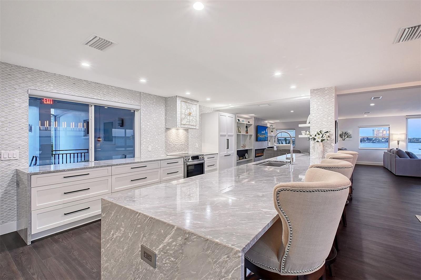 HARBOR HOUSE SOUTH - Residential