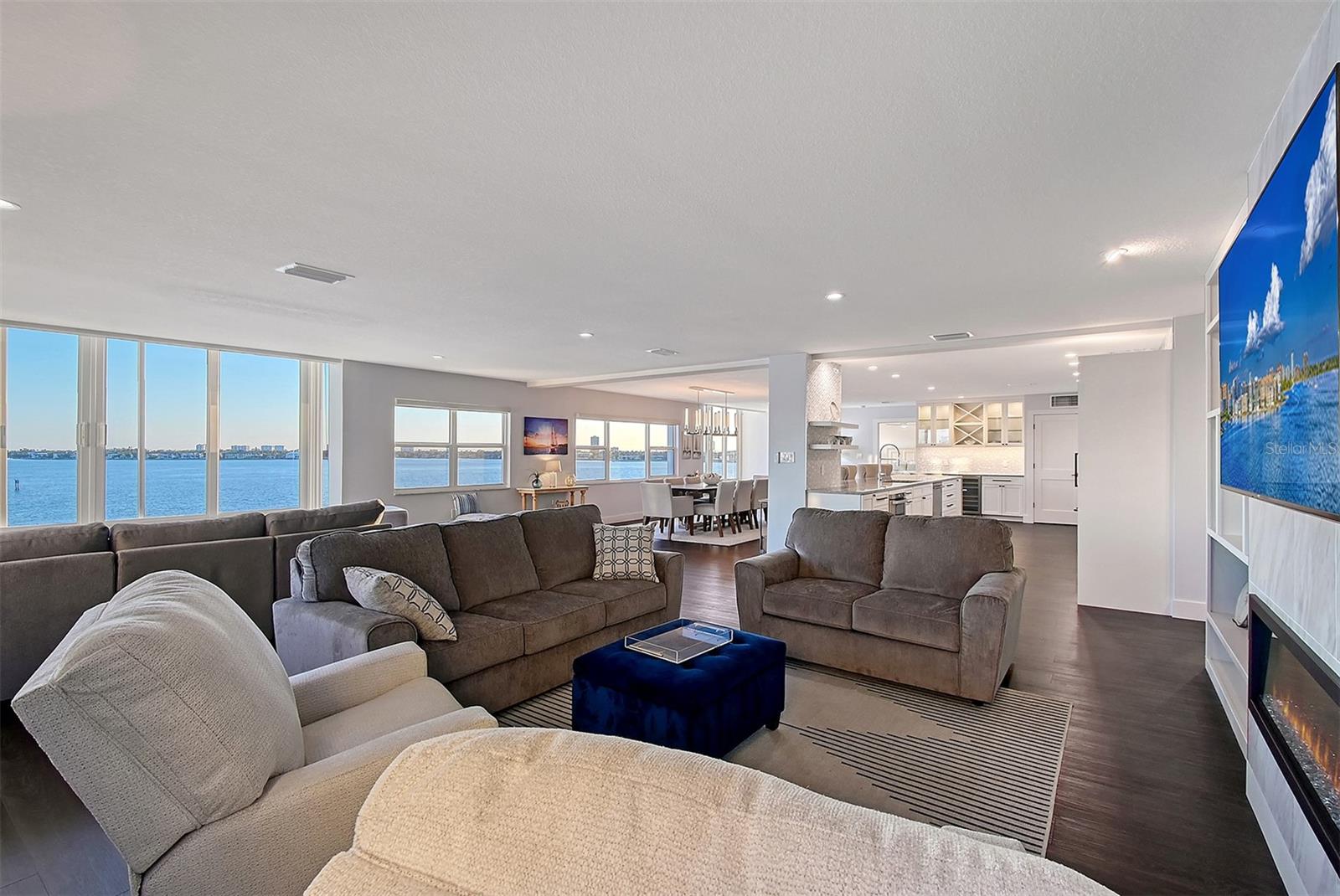 HARBOR HOUSE SOUTH - Residential