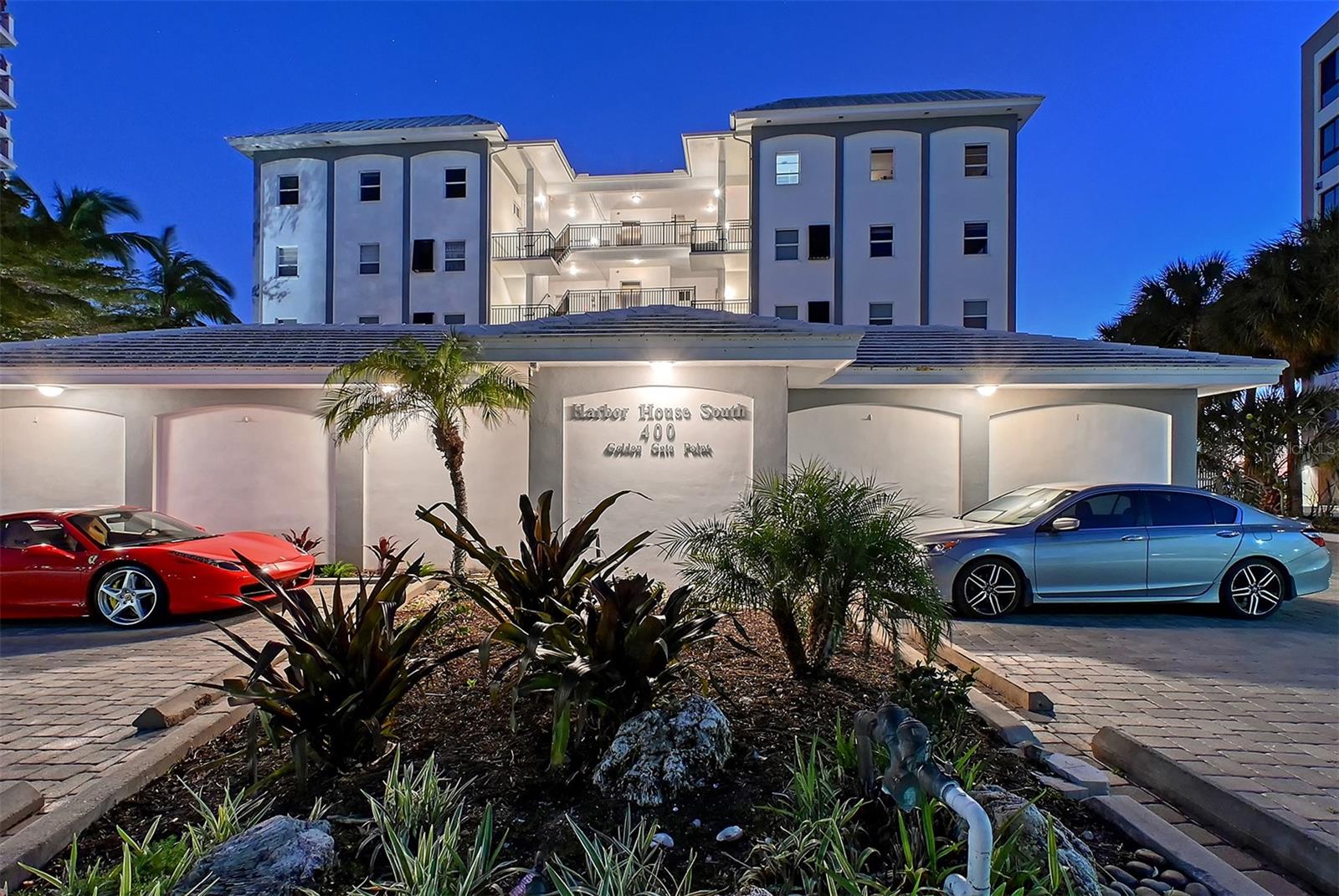 HARBOR HOUSE SOUTH - Residential