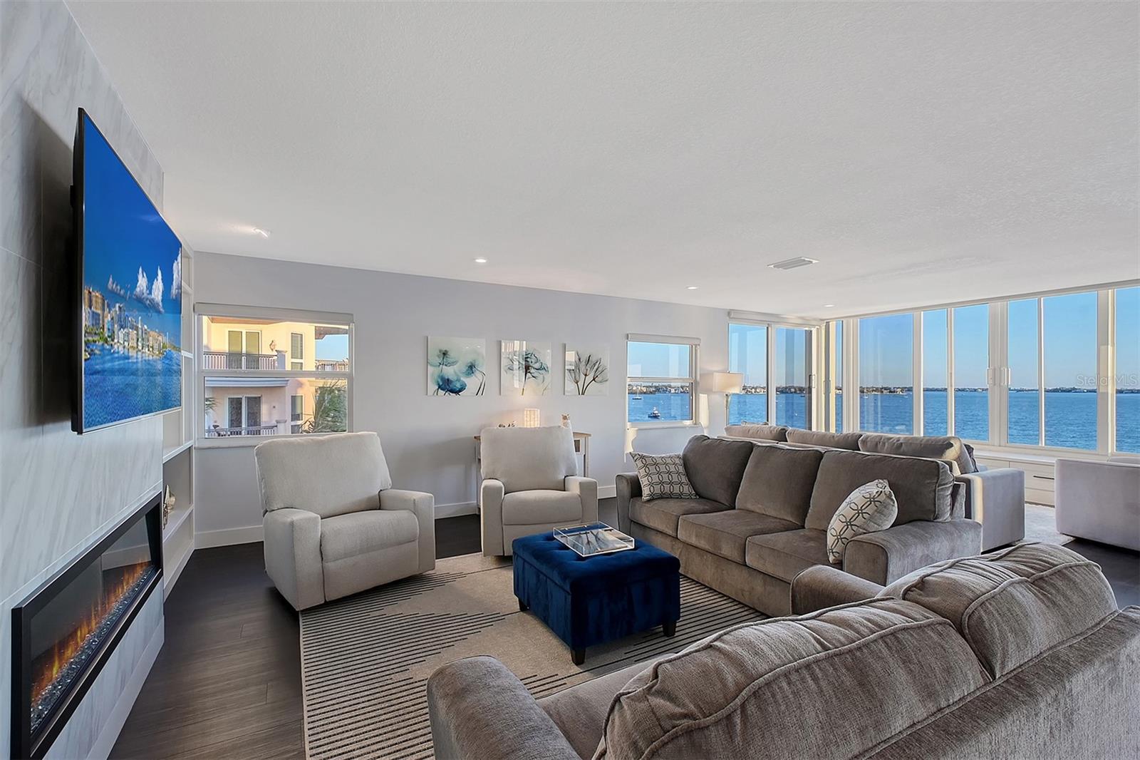 HARBOR HOUSE SOUTH - Residential