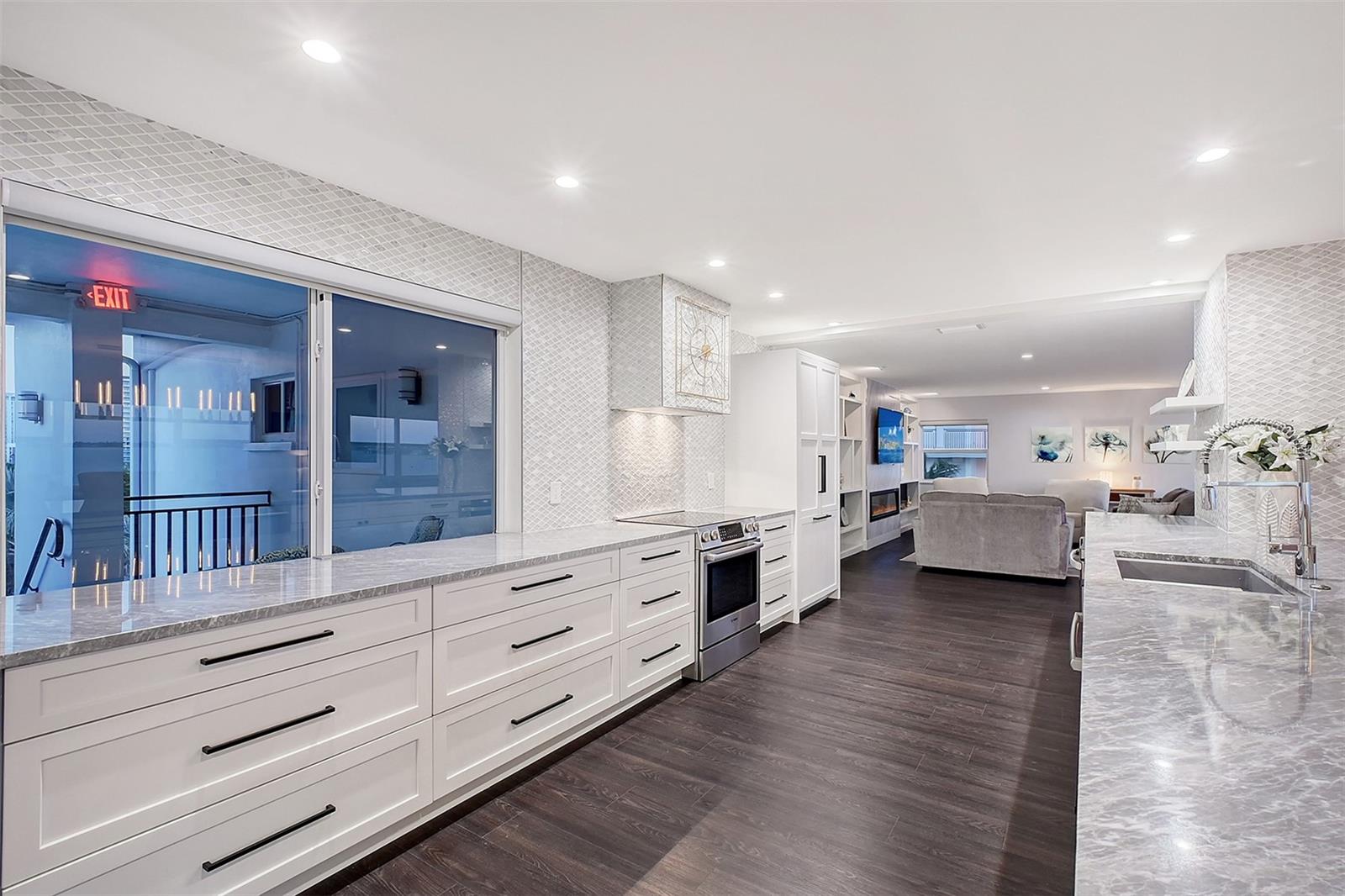 HARBOR HOUSE SOUTH - Residential