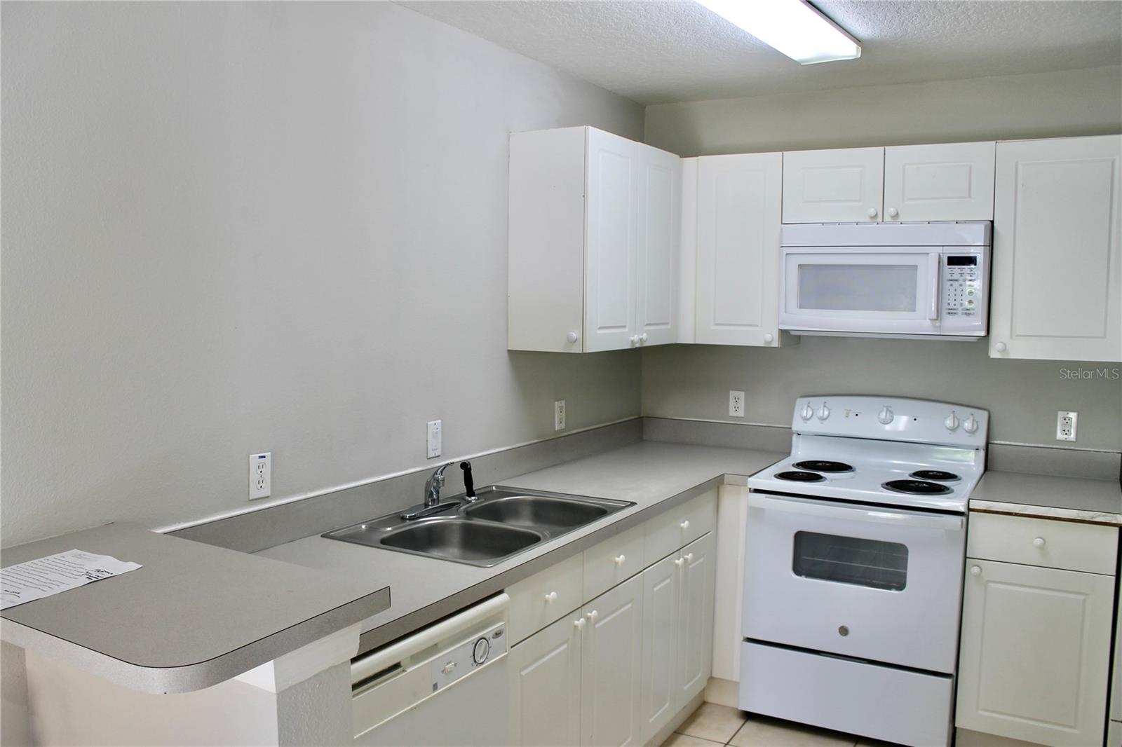 CLUB CORTILE PH 08 A CONDO - Residential Lease