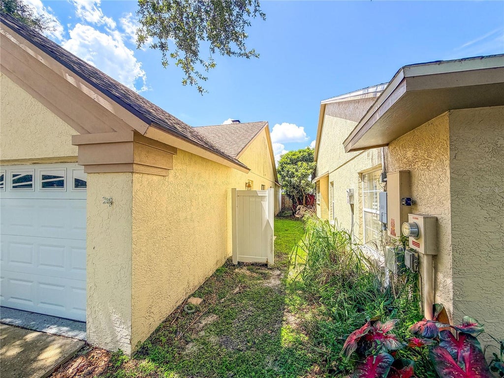 Photo of 9542 Pebble Glen Avenue, Tampa, FL 33647 (MLS # W7889088)