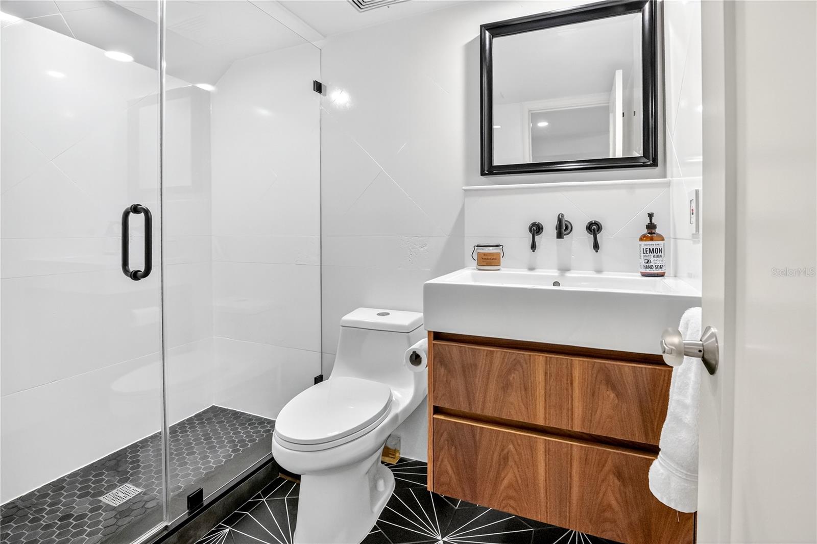 CHEROKEE PLACE CONDO PH 01 - Residential