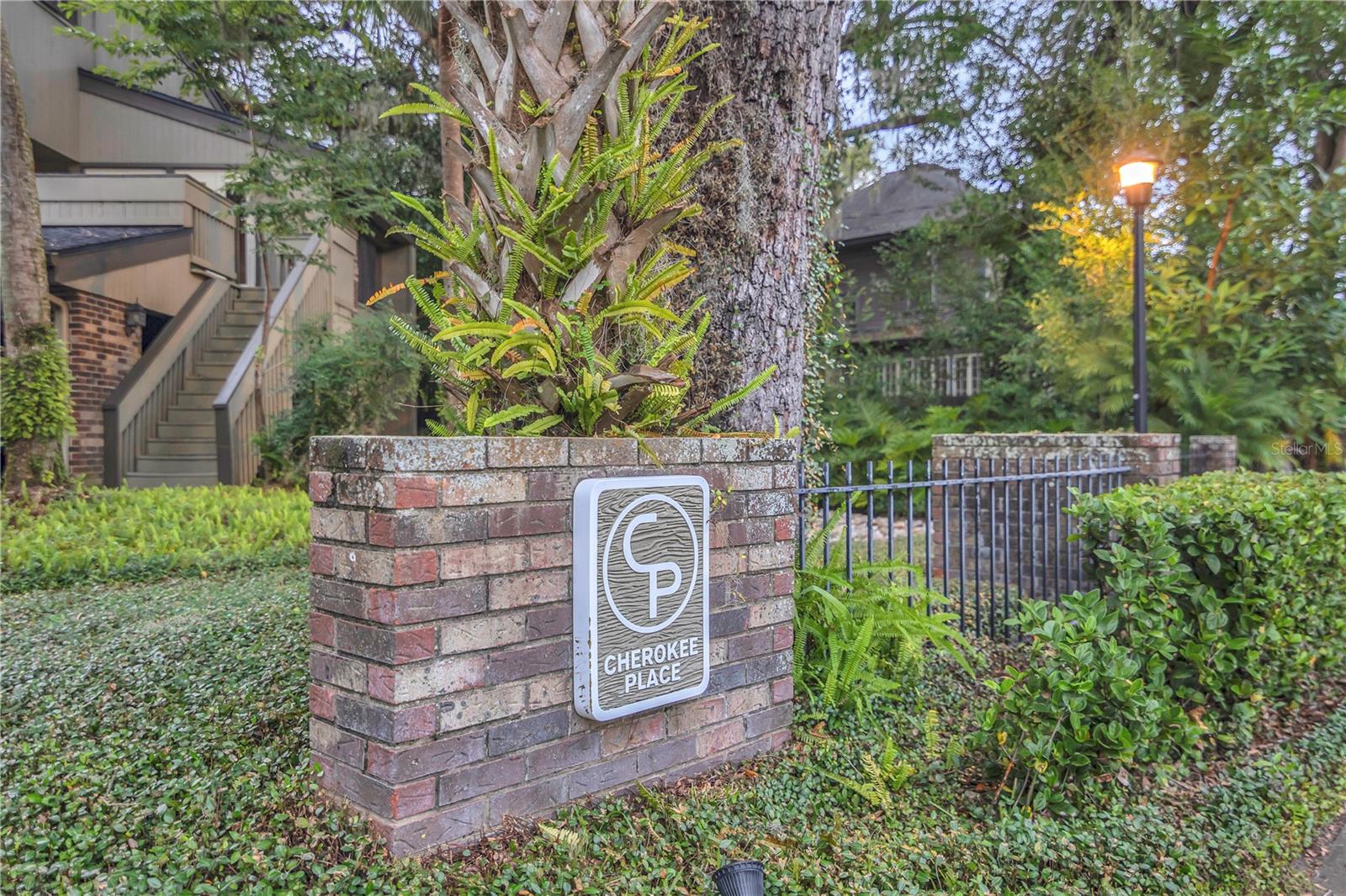 CHEROKEE PLACE CONDO PH 01 - Residential