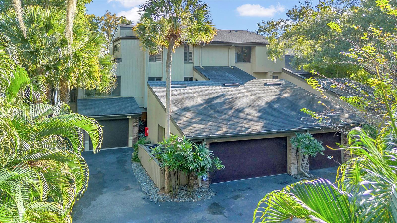 CHEROKEE PLACE CONDO PH 01 - Residential