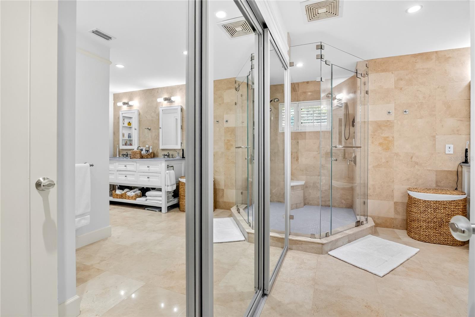 CHEROKEE PLACE CONDO PH 01 - Residential