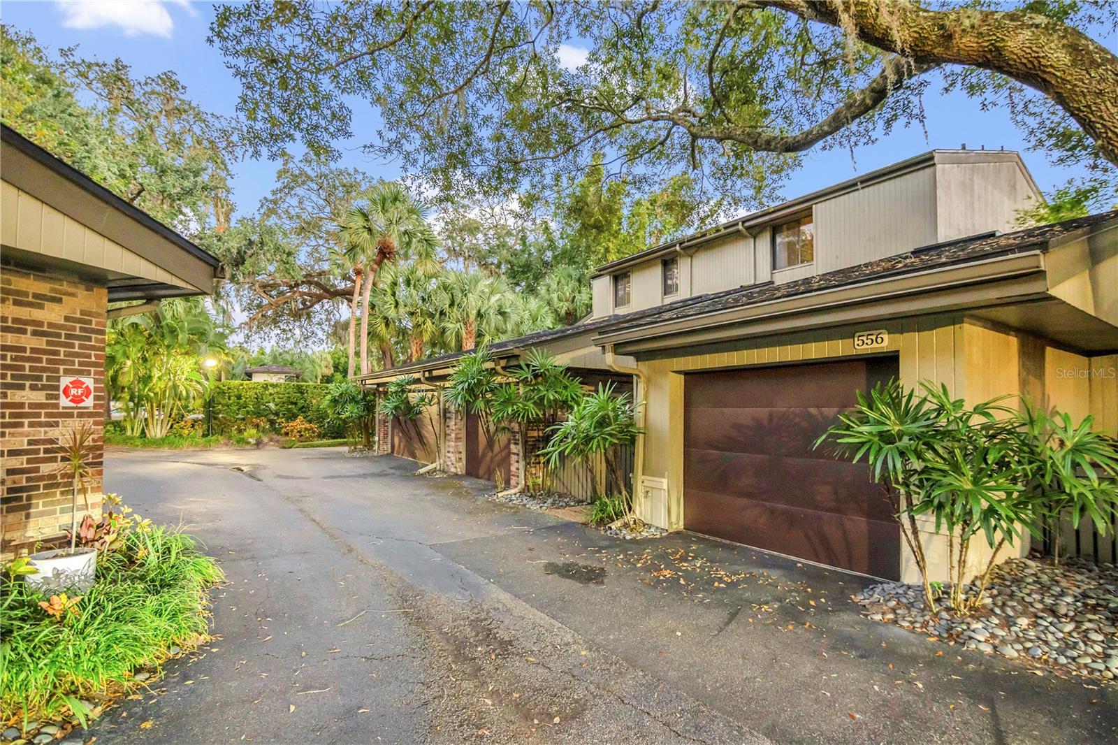 CHEROKEE PLACE CONDO PH 01 - Residential