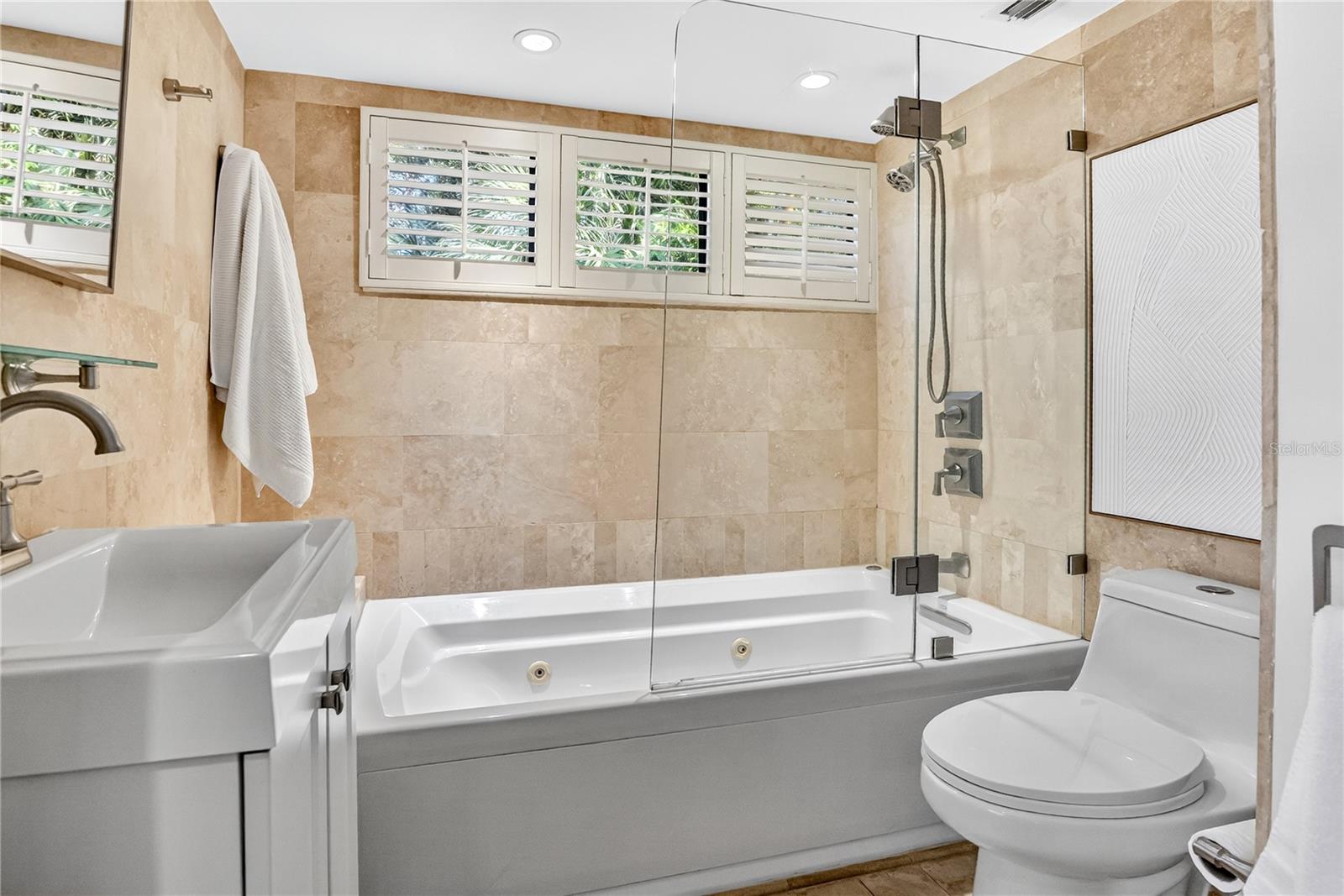 CHEROKEE PLACE CONDO PH 01 - Residential