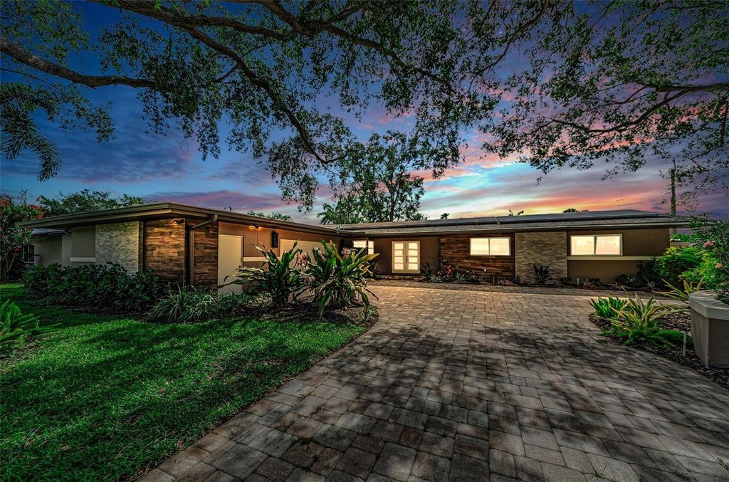 Photo of 861 Rafael Boulevard NE, St Petersburg, FL 33704 (MLS # TB8526716)