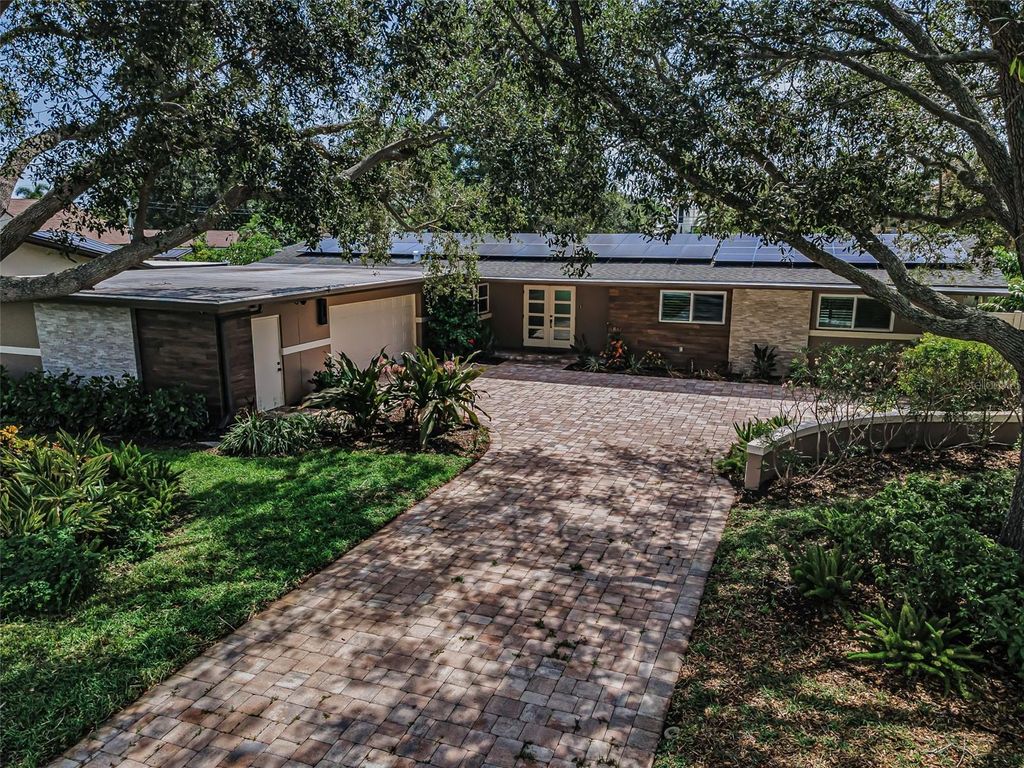 Photo of 861 Rafael Boulevard NE, St Petersburg, FL 33704 (MLS # TB8526716)