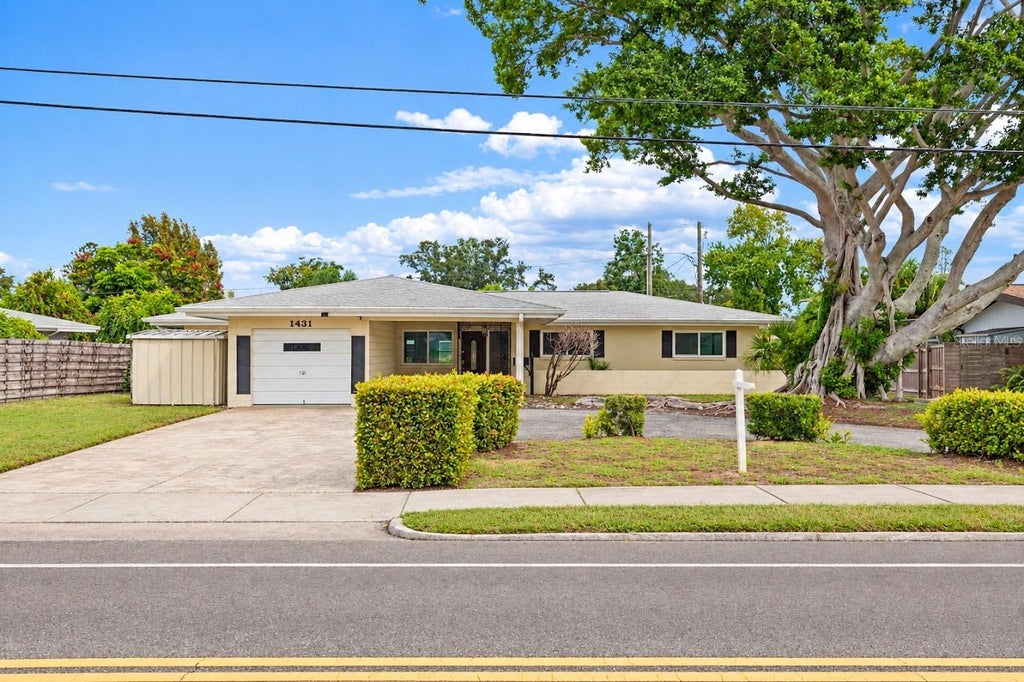 Photo of 1431 Pinellas Point Drive S, St Petersburg, FL 33705 (MLS # TB8551850)