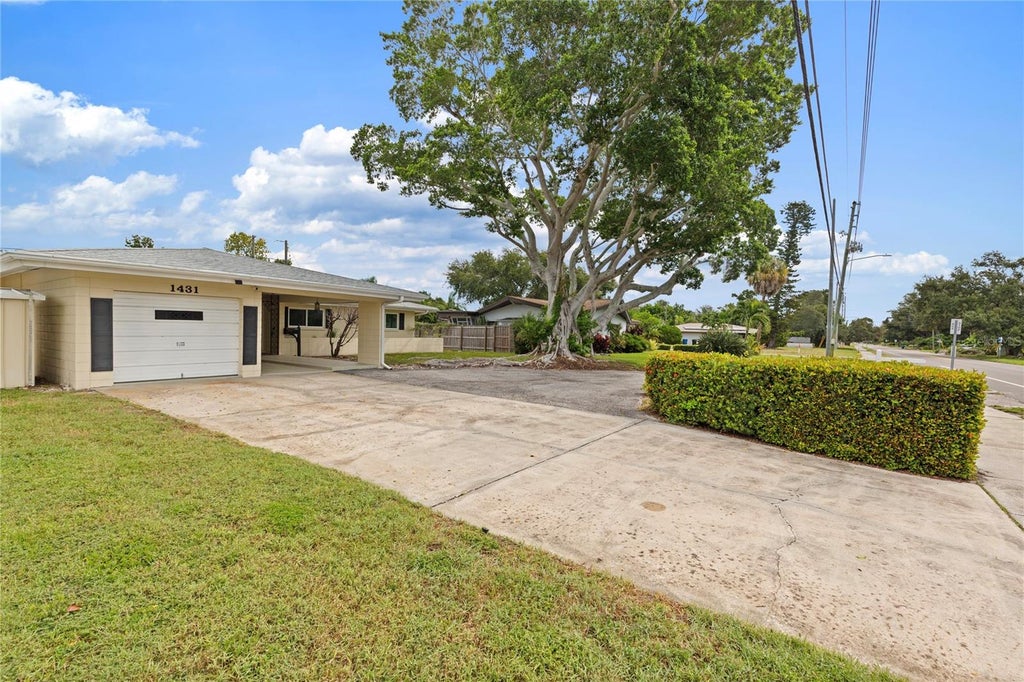 Photo of 1431 Pinellas Point Drive S, St Petersburg, FL 33705 (MLS # TB8551850)