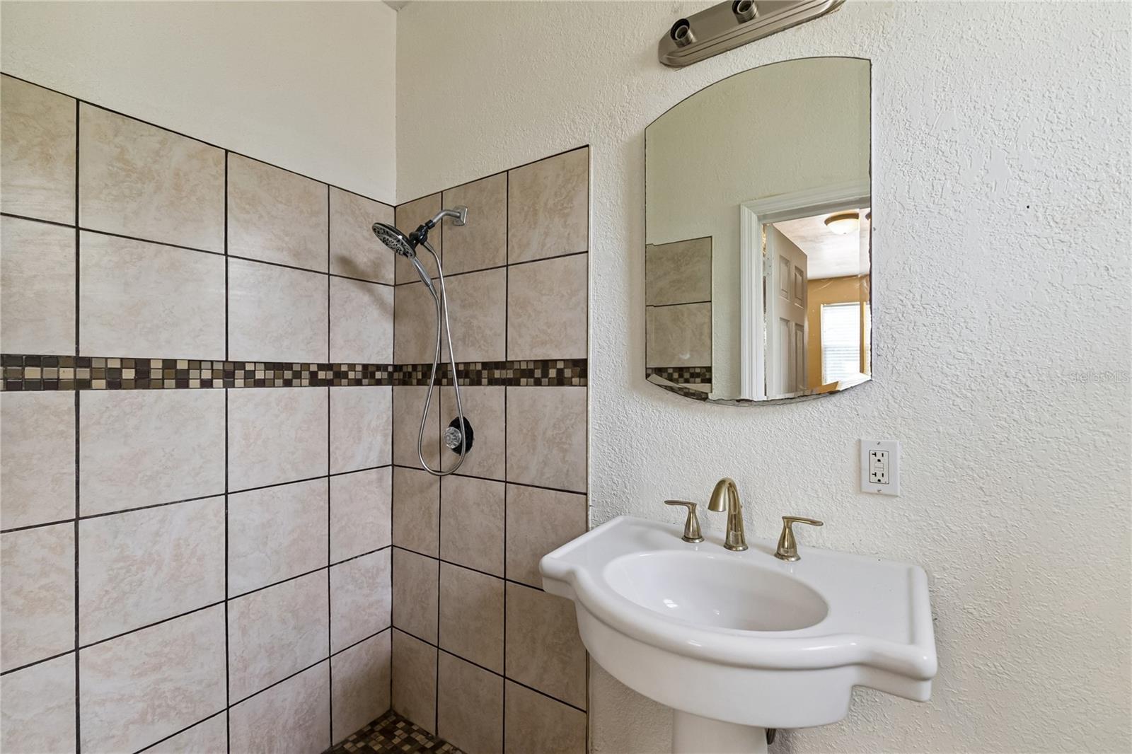 HILLCREST - Residential