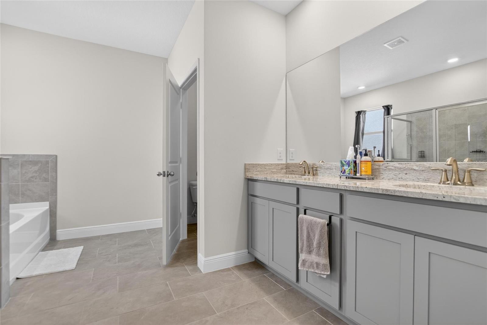 MANGROVE MANOR PH 1 - Residential