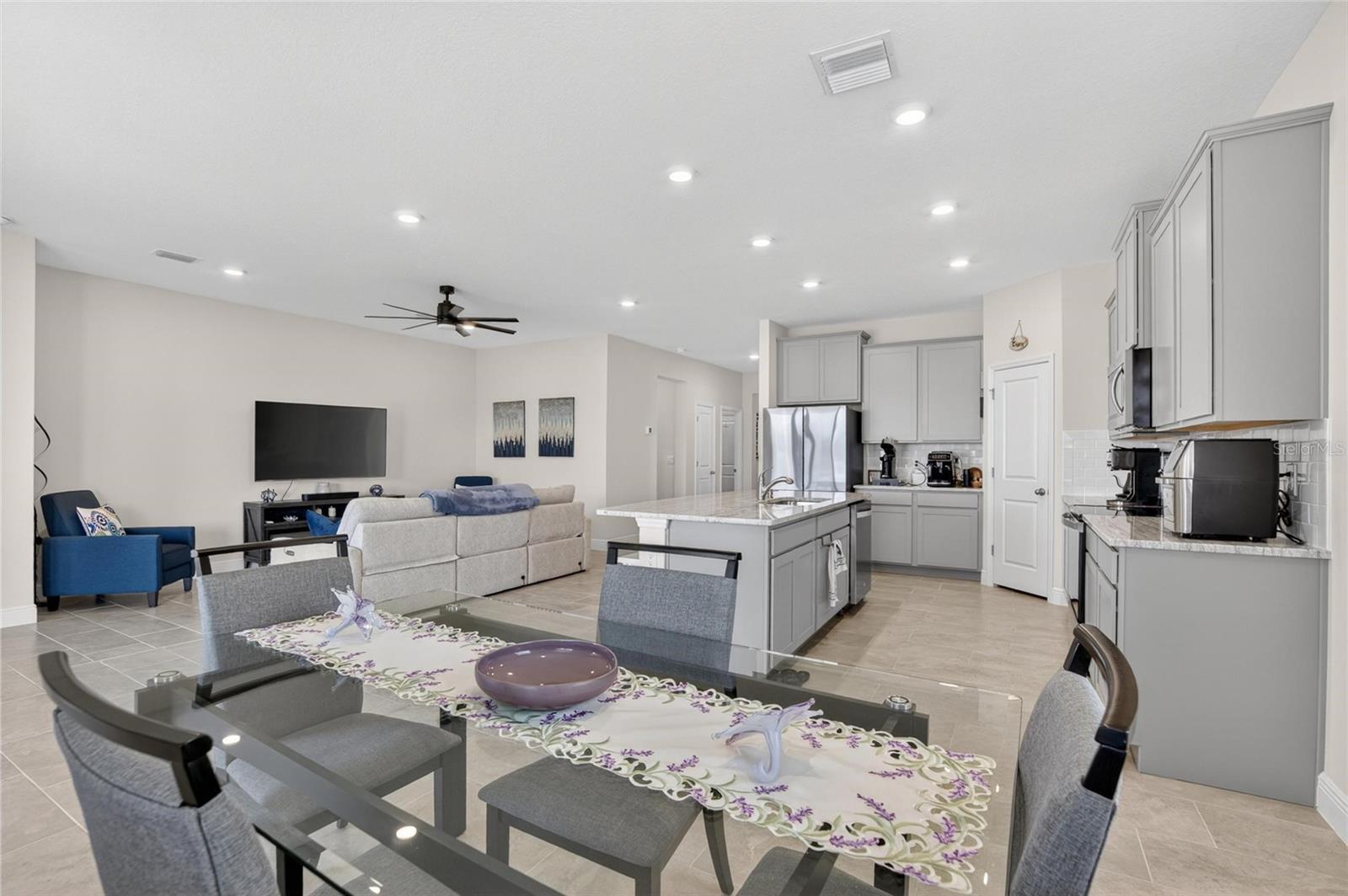 MANGROVE MANOR PH 1 - Residential
