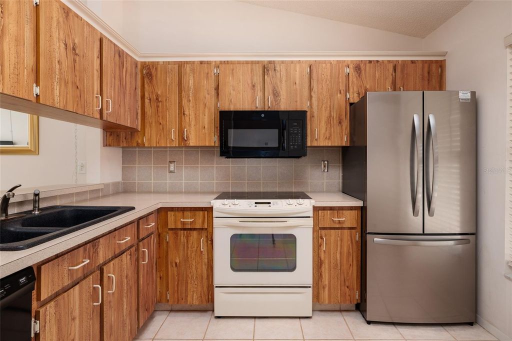 Photo of 216 Sun Vista Ct S, Treasure Island, FL 33706 (MLS # TB8458795)