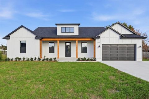 Photo of 6465 Bay Shore Drive, Saint Cloud, FL 34771 (MLS # TB8442893)